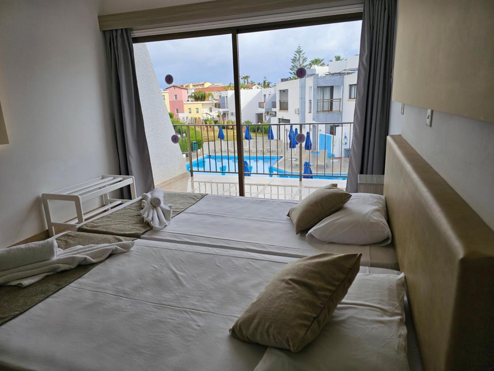Penelope Beach Hotel Apts 프로타라스 외부 사진